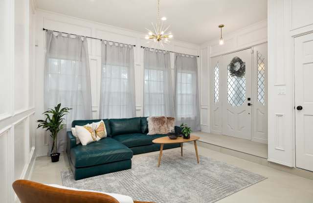 Elegant 3-Bedroom TownHome in Gated Community Gallery 4