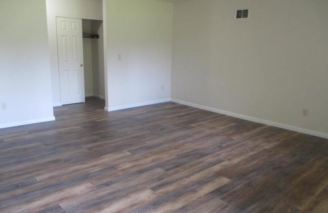 2125 NE Kane Drive, Offsite Office: 1229 NE Hogan Pl Gresham OR 97030 Gallery 4