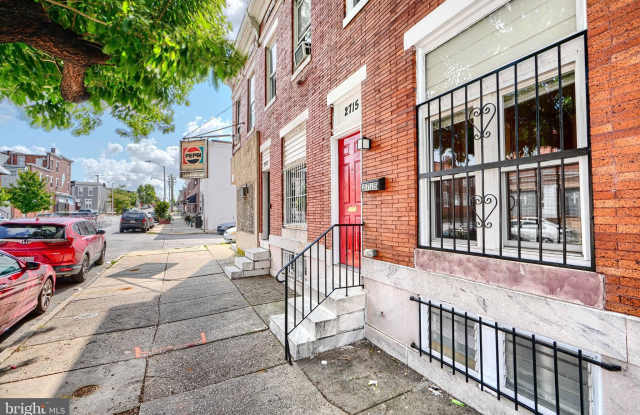 2715 E MONUMENT Street photos photos