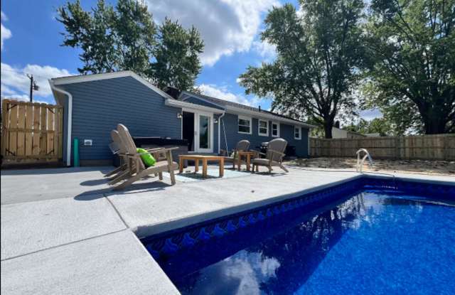 New Pool! Just vibes by the pool. Fully fenced yard Gallery 3