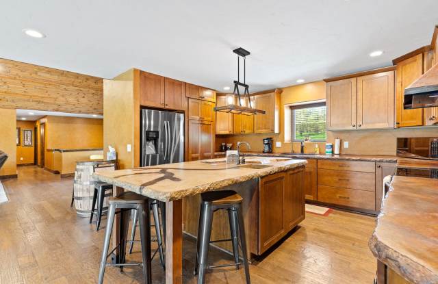 5 Bedroom Fully Furnished near Deadwood Gallery 1
