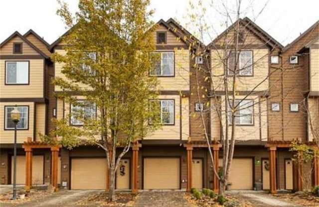 Private 2 bedroom Townhouse close to Nike Gallery 1