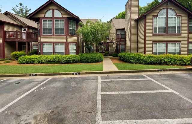 Room in 2 Bedroom Home at Cypress Pointe St photos photos