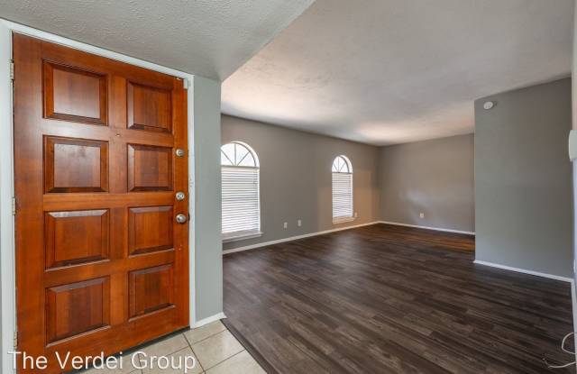 5052 Pemberton Ln Gallery 2