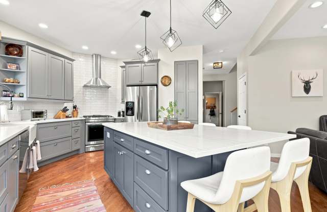 29972 Troutdale Ridge Road Gallery 4