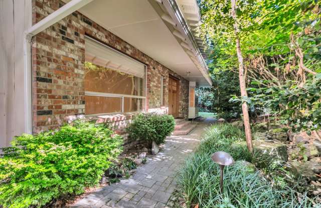 Beautiful and private Mercer Island Home - 9920 Southeast 40th Street, Mercer Island, WA 98040