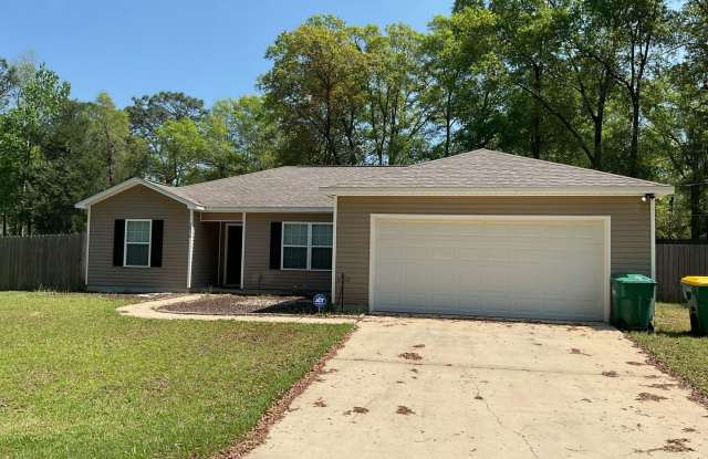 Charming 4/2 in the heart of Crestview, FL photos photos