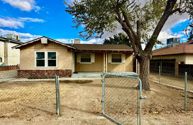 210 Jackson Street - Taft - Super cute 3 bedroom - New carpet and paint and more!! photos photos
