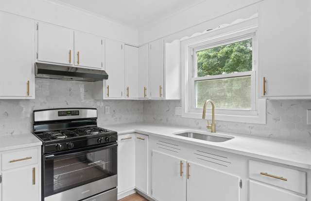 Charming Renovated Home with Modern Updates & Spacious Yard photos photos