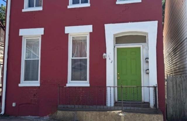 Spacious 3 Bedroom Parking in York City SD - 142 East College Avenue, York, PA 17401