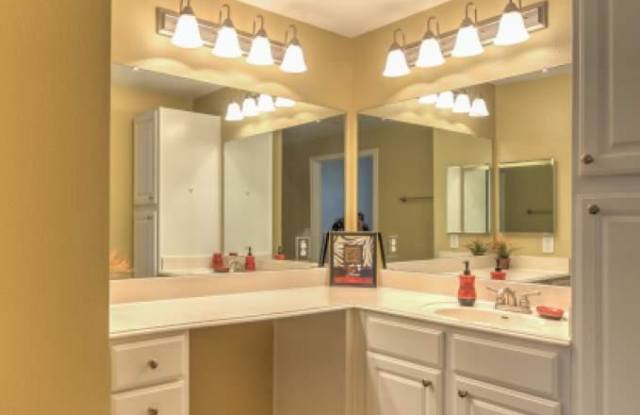 1043 Wonder World Dr Gallery 3
