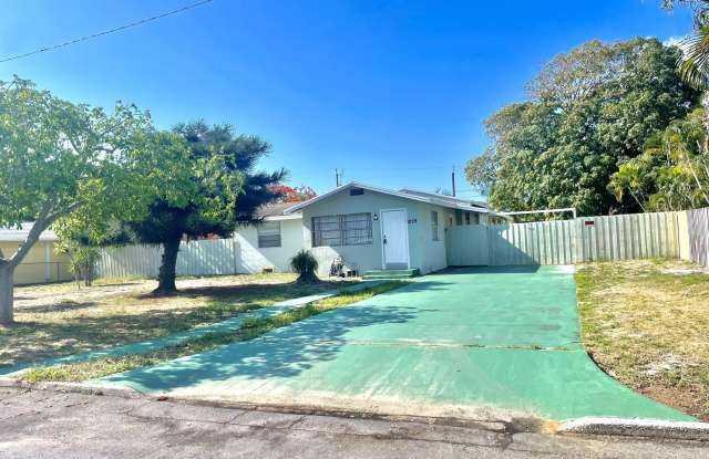 1229 19th Avenue N photos photos