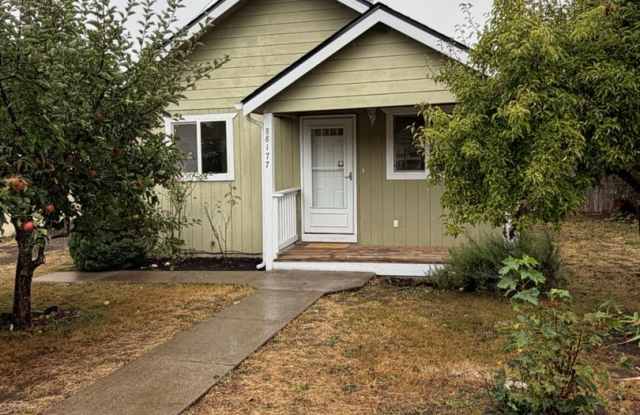 2 bedroom 1 bathroom home with fenced yard located in Veneta photos photos