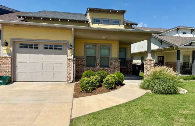 Large 3 Bed, 2 Bath in Beautifully Well-Maintained Neighborhood photos photos