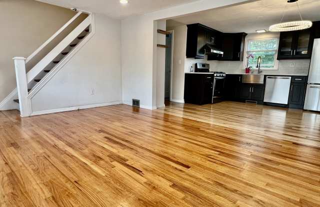 140 1/2 Stuart Avenue Gallery 4