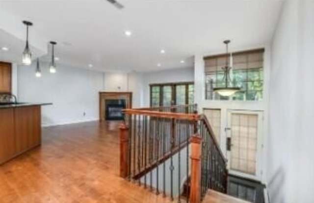 934 W Huron Street photos photos