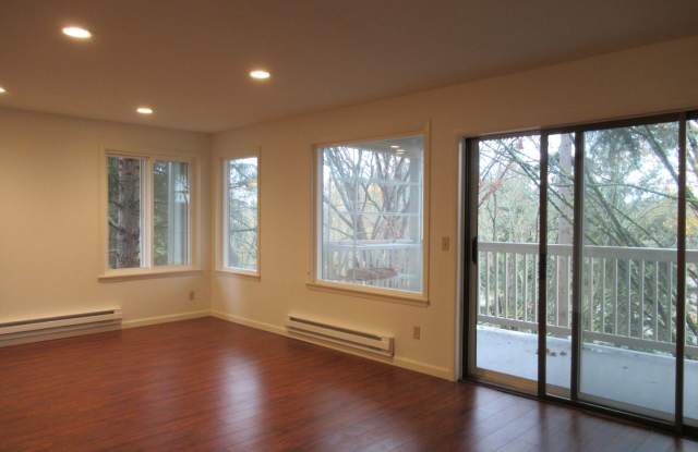 APPROVED APPLICATION-Spacious 2 bedroom, 1.5 bath condo in Des Moines - 23415 18th Avenue South, Des Moines, WA 98198