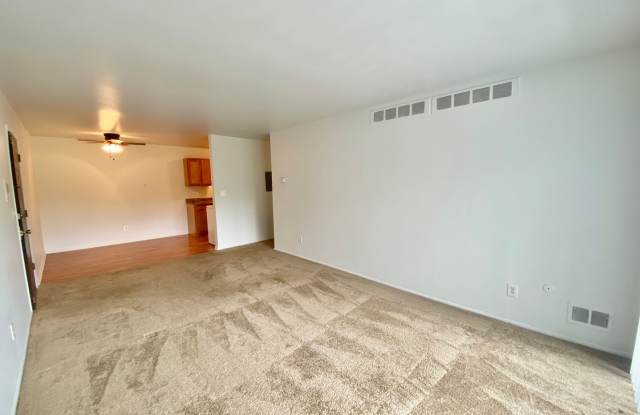 2nd floor, Remodeled 1 Bd. Greenway Park - Free Rent until November 1st!! Gallery 4