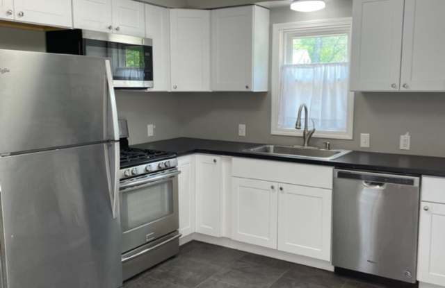Updated, Modern, 4 Bed, 2 Bath, 3+Car Garage Gallery 3
