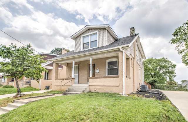 2305 S Big Bend Blvd photos photos