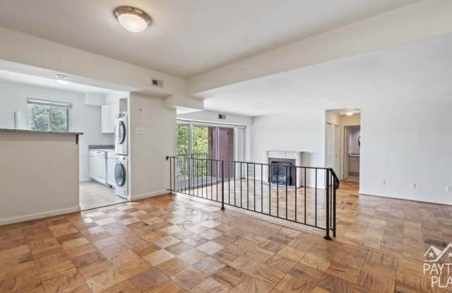 Spacious Condo minutes away from College Park campus - 4707 Tecumseh Street, College Park, MD 20740