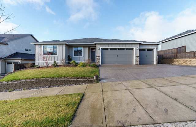 Charming 3-Bedroom, with Office and 2 Bath Single Level Home in Desirable Green Mountain Estates Camas Neighborhood photos photos