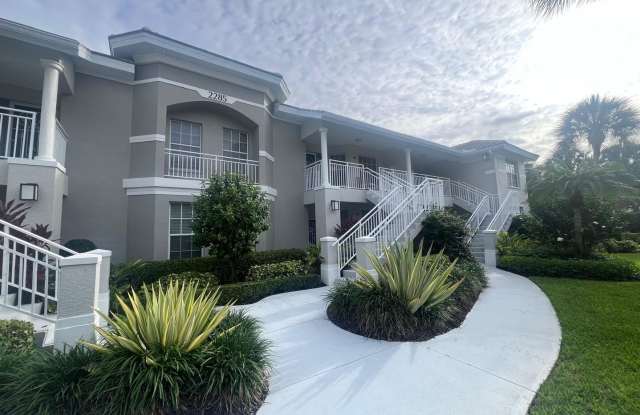 2bed/2baths Close to the beach, Mercato and Great Schools Gallery 1