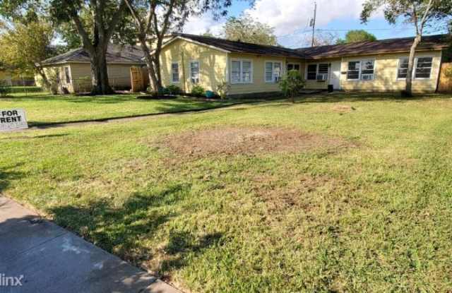 1712 W. 8th st - 1712 West 8th Street, Freeport, TX 77541