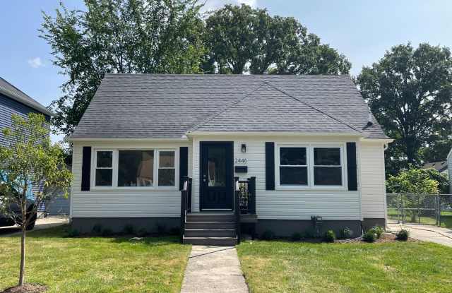 3 BED 2 BATH BUNGALOW STYLE HOME IN BERKLEY ------ BACON AVE. photos photos