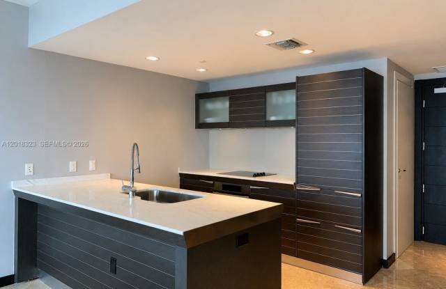 200 Biscayne Boulevard Way Gallery 2