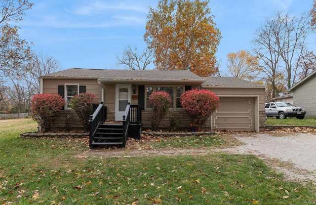 Charming Home on Expansive Half-Acre Lot - 5400 NE 49th St., Kansas City, MO photos photos