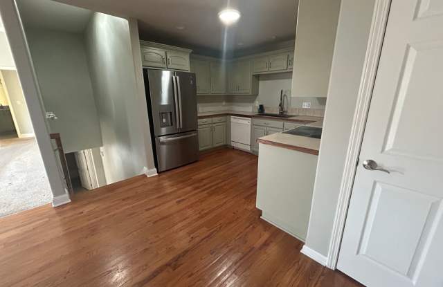 3707 Gunnison Dr. - 4 bedroom duplex Gallery 3