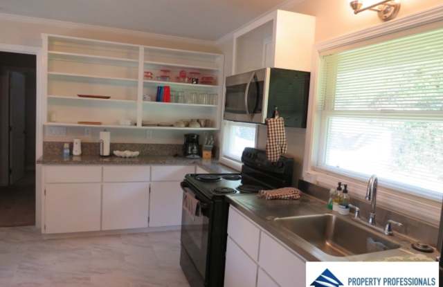 Fully Furnished, Cute & Cozy in Mountain View Gallery 3