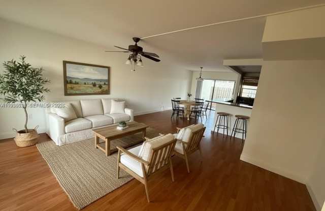 8713 SW 137th Ave photos photos