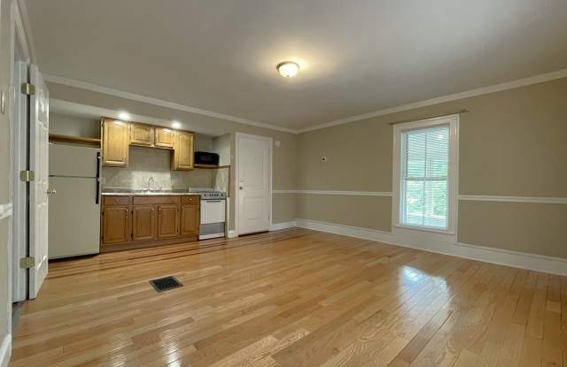517 W Gray St photos photos
