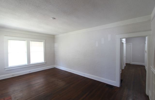 New On The Market! - 4BR 2BA - Better Hurry To See This One!! Gallery 3