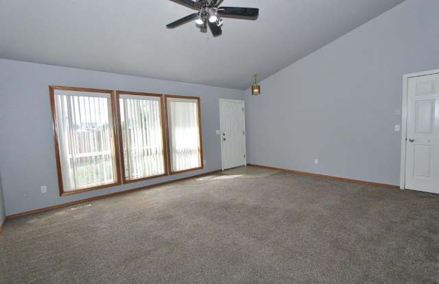 Single-Level Unit w/1-Car Garage Gallery 3