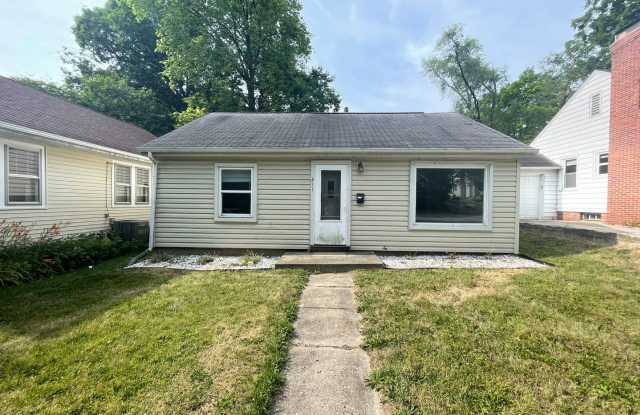 3 bedroom, 1 bathroom and detached garage! photos photos
