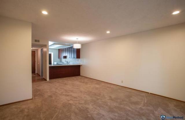 Nicely Upgraded 2 Bedroom 2 Bathroom Condo Available Now! Gallery 4
