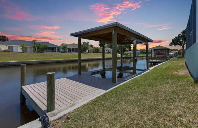 Pool House with a Boat dock for rent ! - 7 Classic Court South, Palm Coast, FL 32137