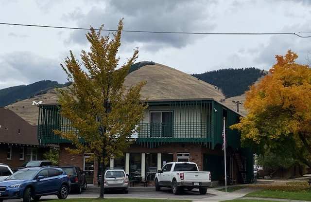 146 Woodford Street Gallery 1