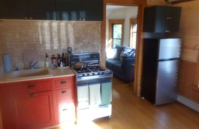 2538 Jefferson St NE # 2 Gallery 4