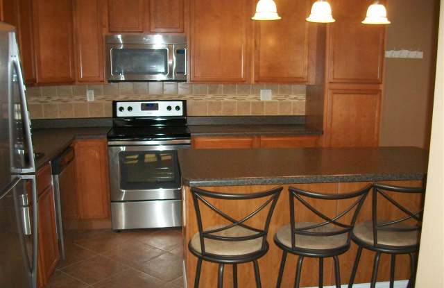 404 1/2 E 4th Street - 404 1/2 E 4th St, Bloomington, IN 47408