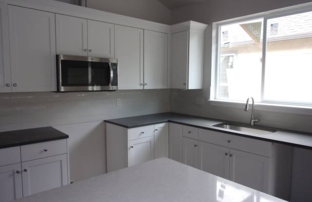 Watch the River - 1053 Front Avenue Northeast, Albany, OR 97321