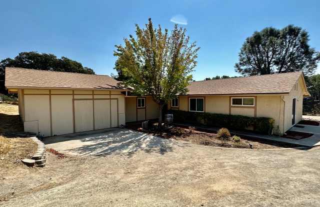 Beautiful 3-bedroom 2 bath Single Family Templeton home Available 10/20/2025 ** DO NOT DISTURB TENANTS** photos photos