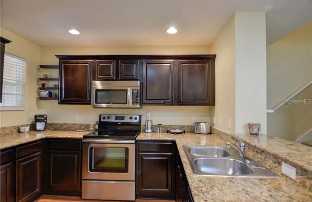 8932 WHITE SAGE LOOP Gallery 2