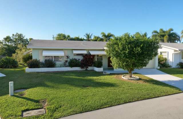 55+ Community Tamarac Single Family 2 bedroom, 2 bath on a Canal Gallery 1