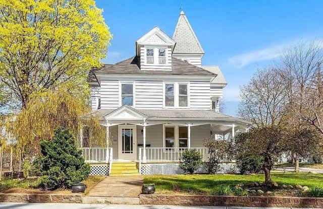 Spacious 6BR Duplex in Athol photos photos