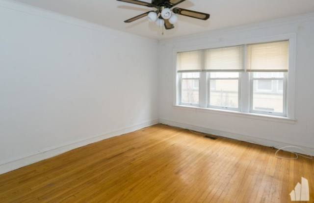 1904 West Winnemac Avenue photos photos