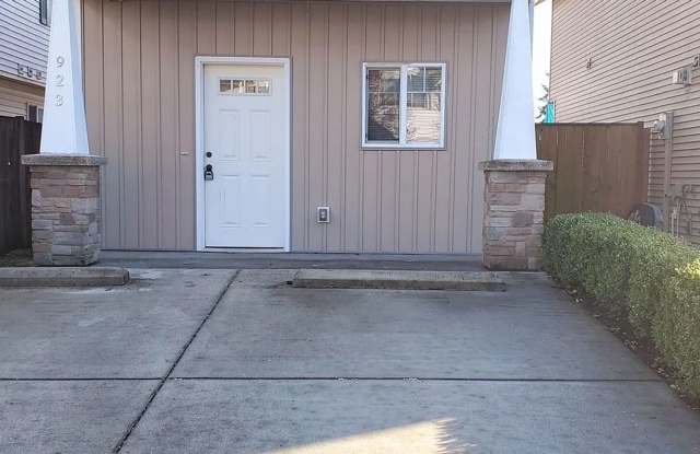 Kent Townhome for rent - 2 bed and 2 bath - Ready for move in now! Gallery 3